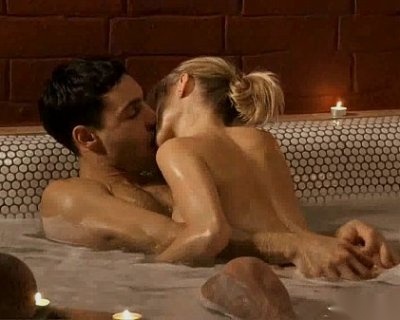 Romantic Bath with Candlelight