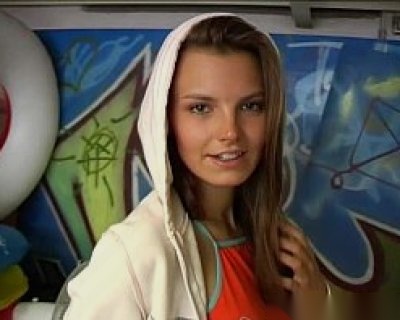 teen cleo toy pussy hard