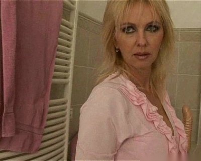 Mature slut jerks off in shower.