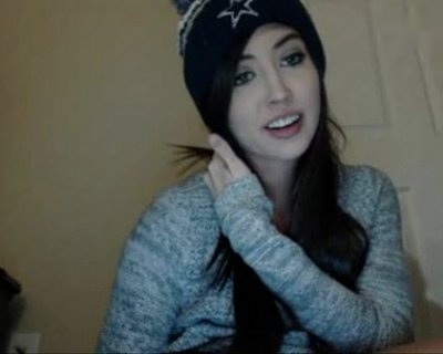 white teen fingering herself