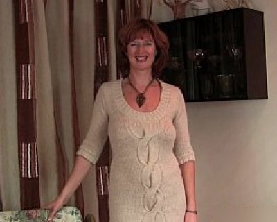 A mature bimbo wearing white dress and jewelry Older bimbo Fun
