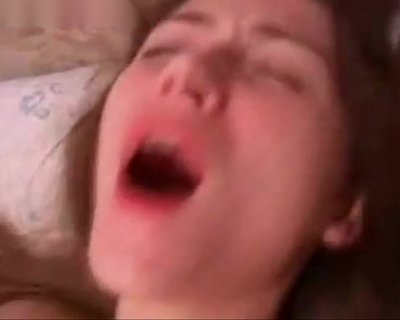 Teen girl open mouth on bed Dc951225