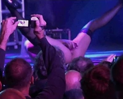 blonde loves doing live shows