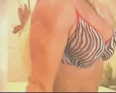 viviana fitness posing