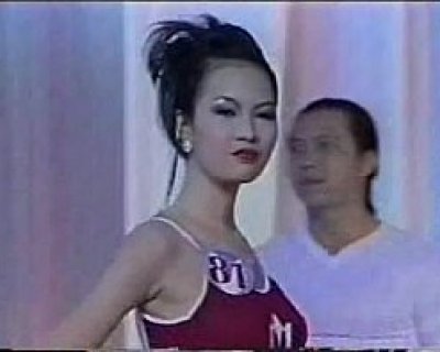 Girl wearing a red shirt with the number 880 on it.