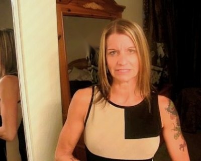 bimbo looking at the camera. The room has a mirror on the wall.