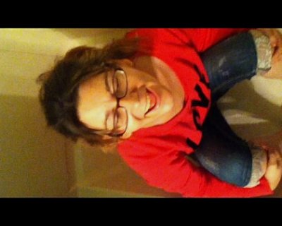 hot amatuer takes a piss shower