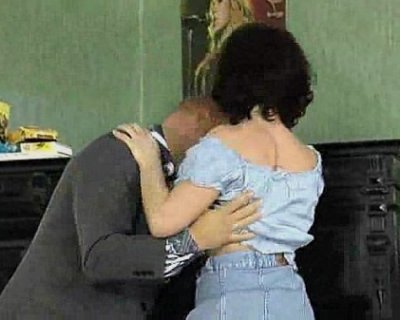 The male Kissing bimbos Neck