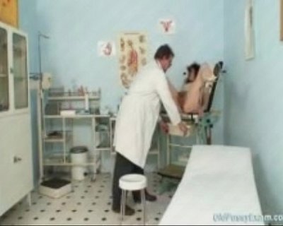 Examining sluts backside