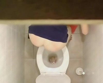 masturbation dans les toilettes au travail