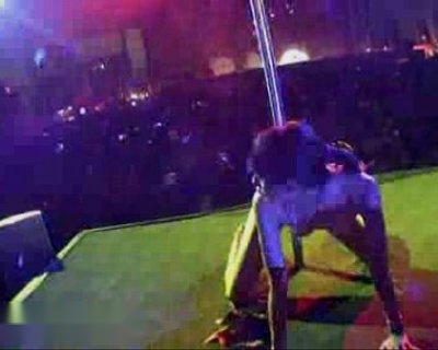 Pole Dancer at Porn Convention Qebuenorto