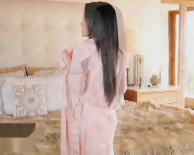 Twin Peaks: Megan Rains Seductive Return