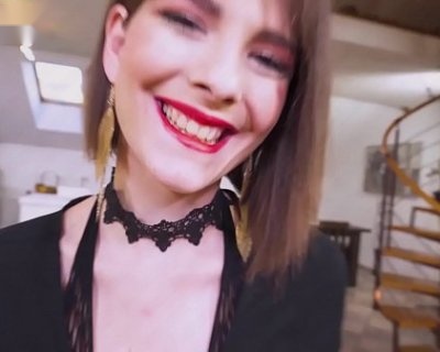 Sensual Sara Seduces