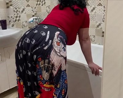 Morning Anal Bliss: Mature Stepmom Tames Her Curvy Beauty with Passionate Sex