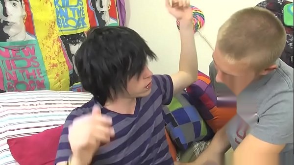 Tyler Bolt's Pleasurable Ride on Devon Westfalls' Boner: A Twink Anal Blowjob Adventure