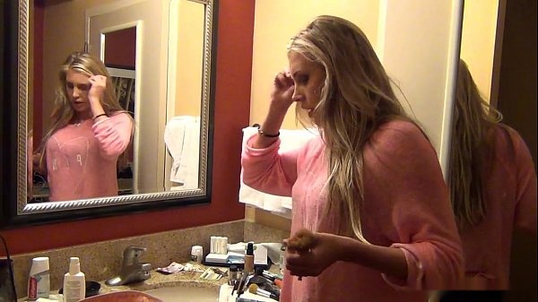 Samantha Saint: Behind-the-Scenes Breathtaking Beauty and Boldness